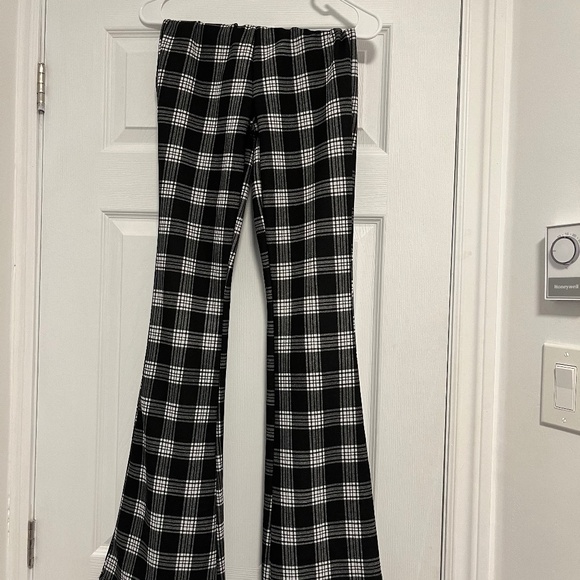 Plaid Pattern Wide Leg - Picture 3 of 4